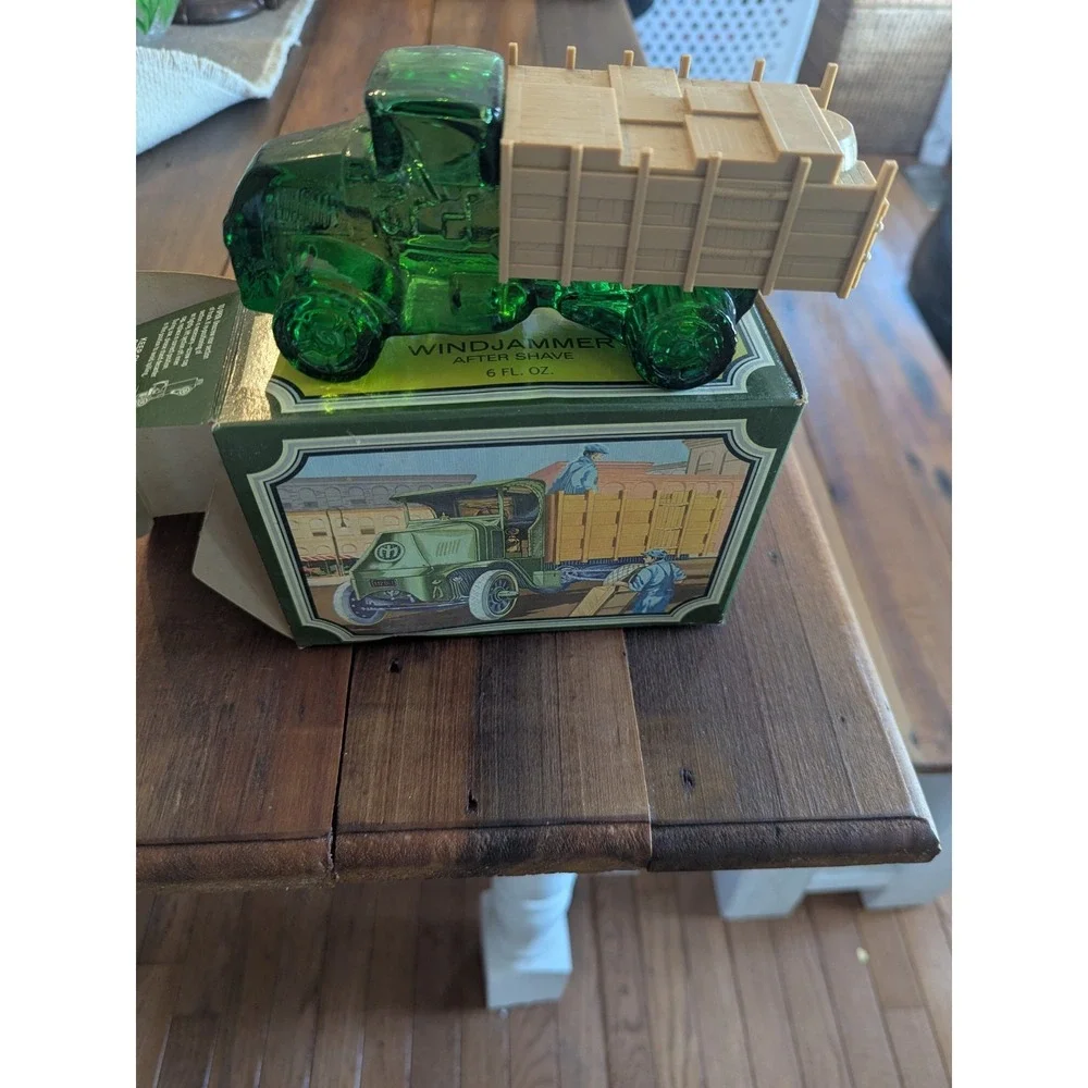 Avon Vintage MAC TRUCK Big Mack Windjammer Green Glass OLAND After‎ Shave 6 Oz